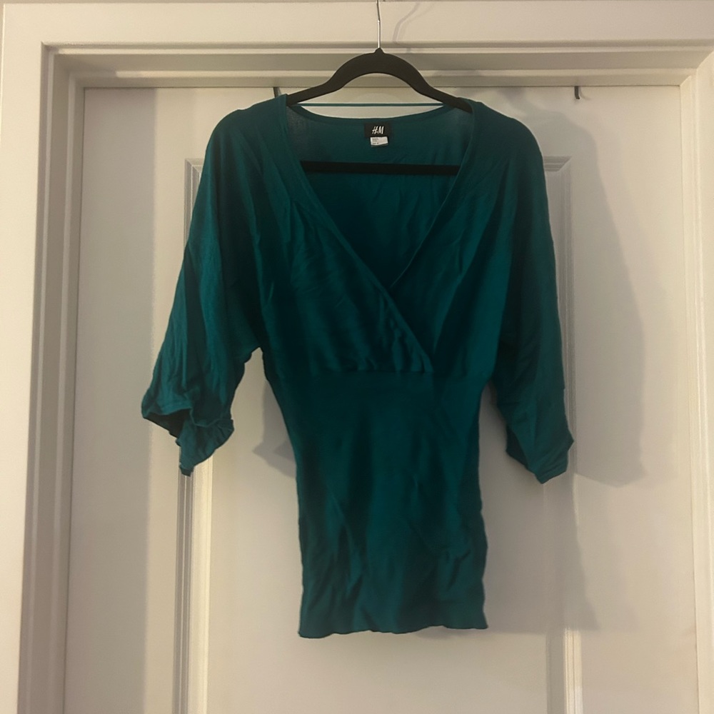 Vibrant green light weight sweater.